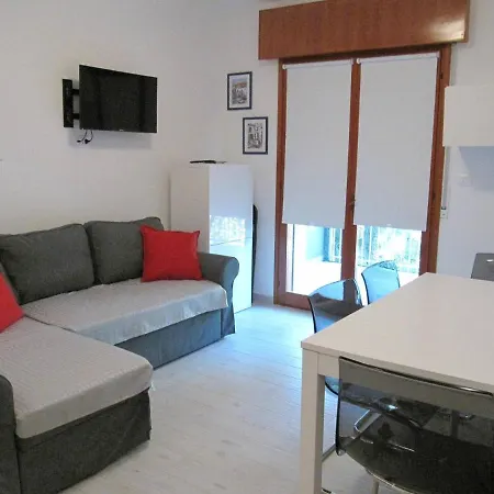 Stunning Flat Near The דירה